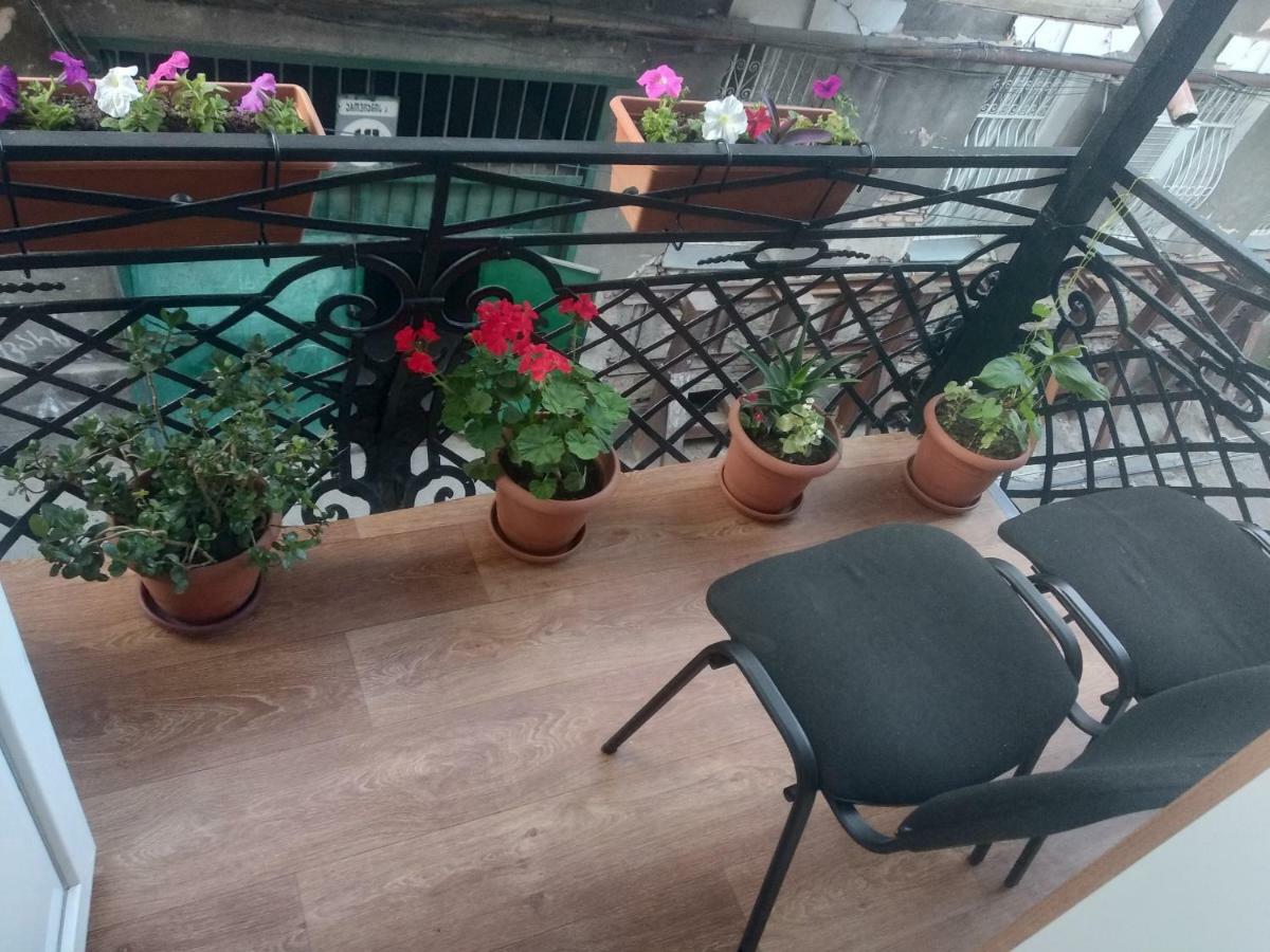 Emi&Mari Appartement Tbilisi Buitenkant foto
